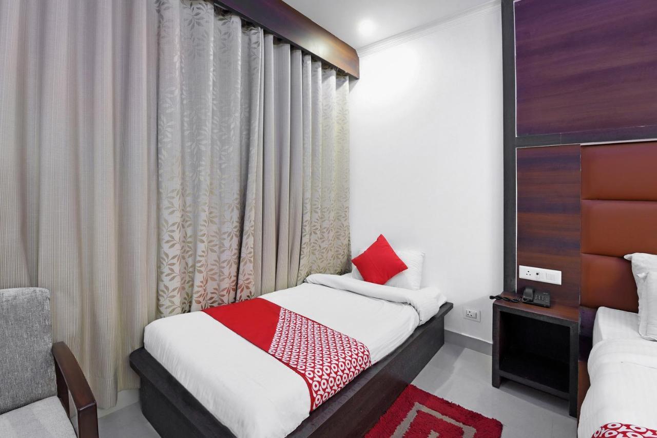 Oyo 23533 Mount View Hotel กูลู ภายนอก รูปภาพ